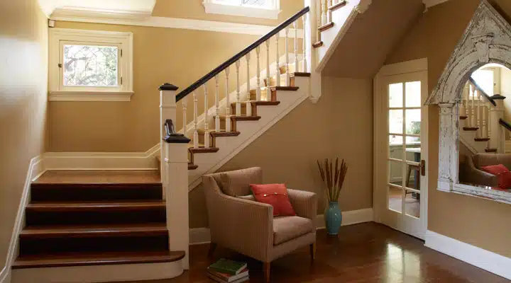 04_marengo_0100__1_ A view of a living room filled with furniture and a large window