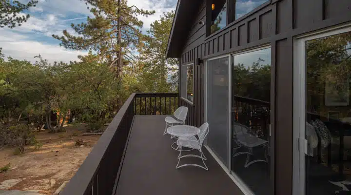 12-print-BLBigRock1020_021-720x400 The outside of a building