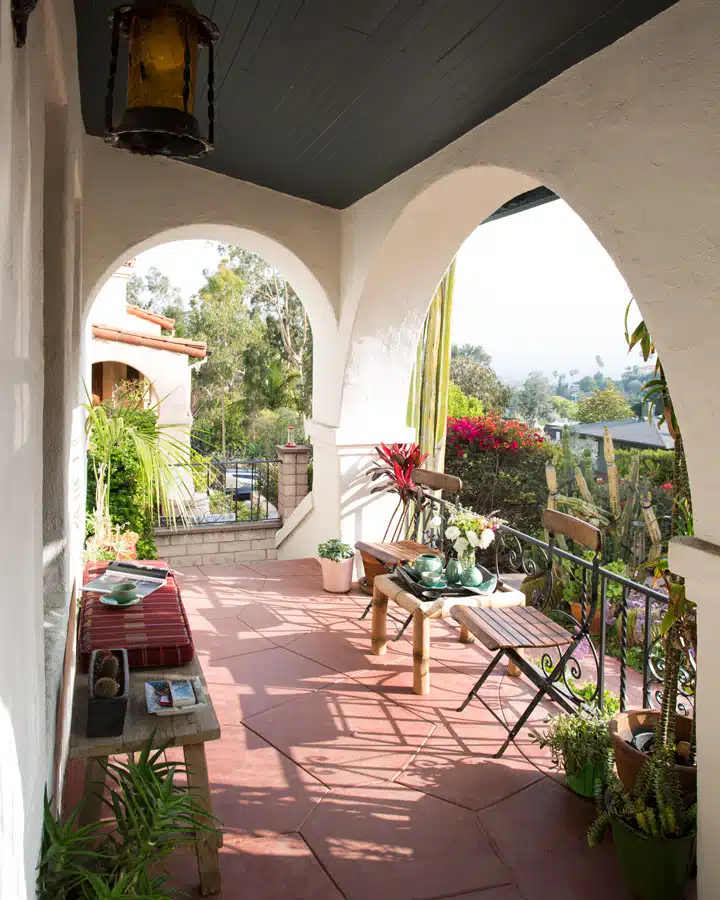 13_Mariah_O_Brien_Home_Paint_Color_Precious_Pearls_and_Dark_Shadows A room filled with furniture and a fire place in a garden