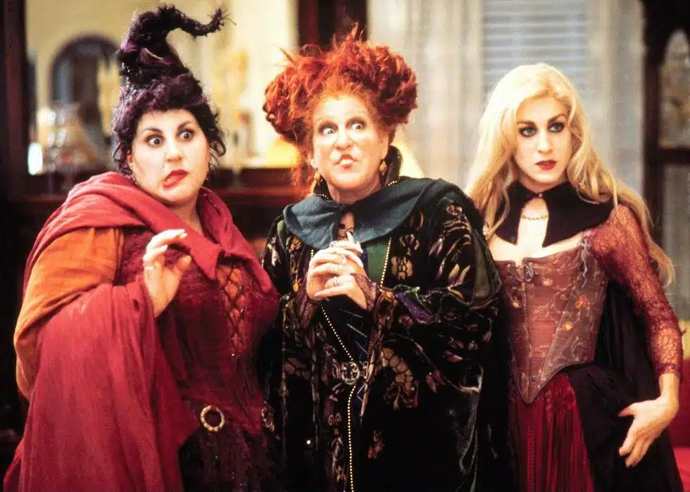 1506589002-hocus-pocus Kathy Najimy, Bette Midler posing for the camera