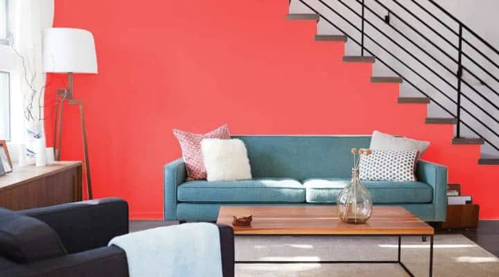 1910-Rose-Fusion-022020-2-720x400 Un salón lleno de muebles y una chimenea