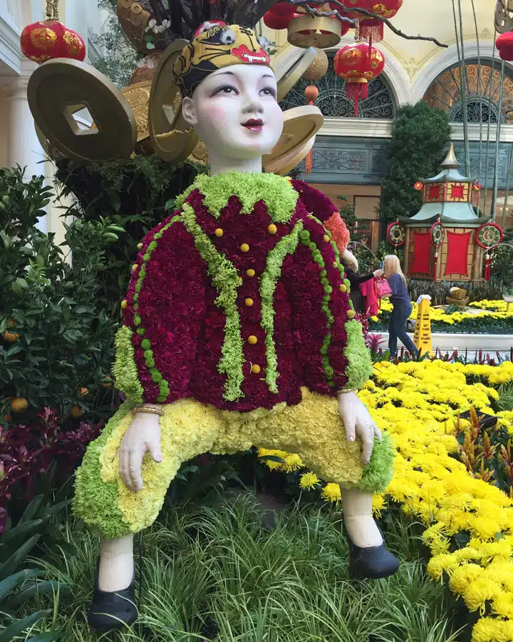 2016-01-20-12.17.44 Un teddy bear sentado sobre un campo cubierto de hierba