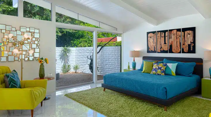 23-720x400 A living room filled with furniture and a large window