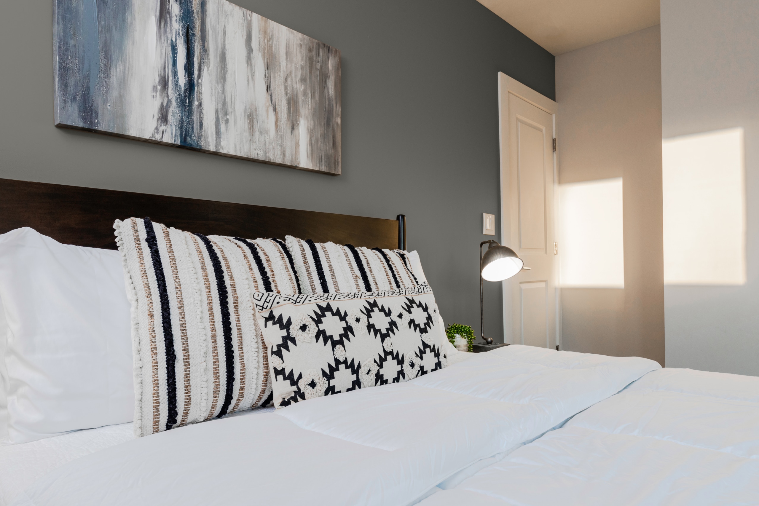 Charcoal Sketch color sample