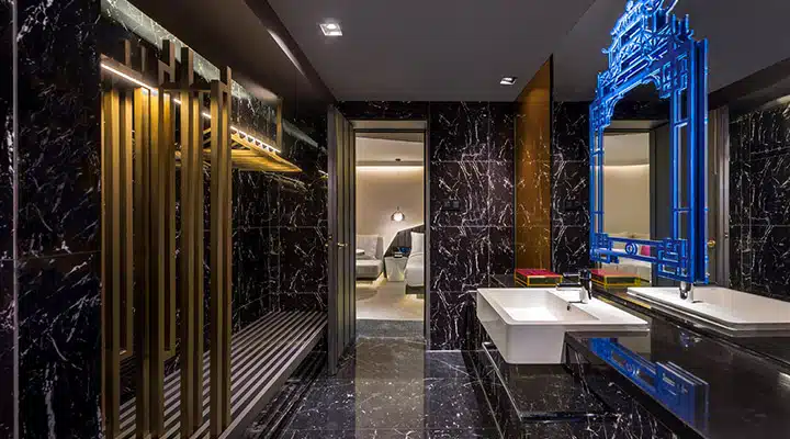 37_VUE_ROOM_3207__211_-720x400 A glass shower door