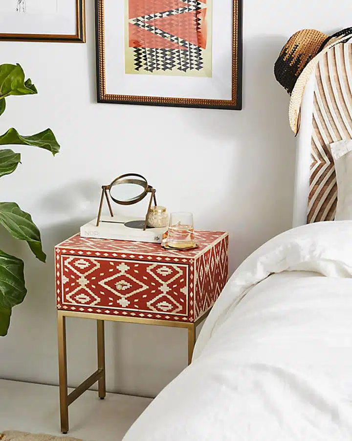 42796417_083_b A bed in a room