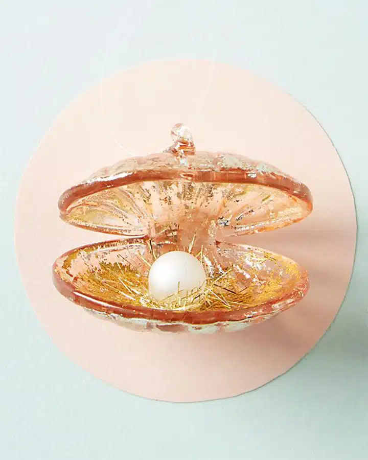 47526454_066_b-720x900 A piece of cake on a plate