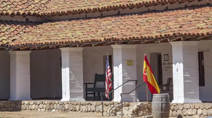 515043595_high A large stone building