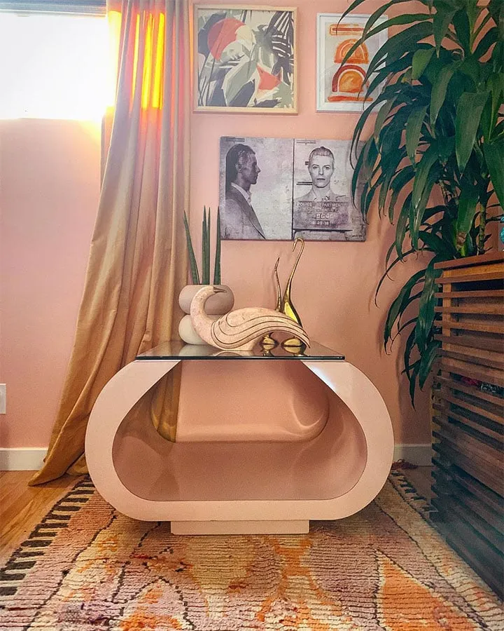 51536849_392262394666951_978335680460219387_n-720x900 A living room