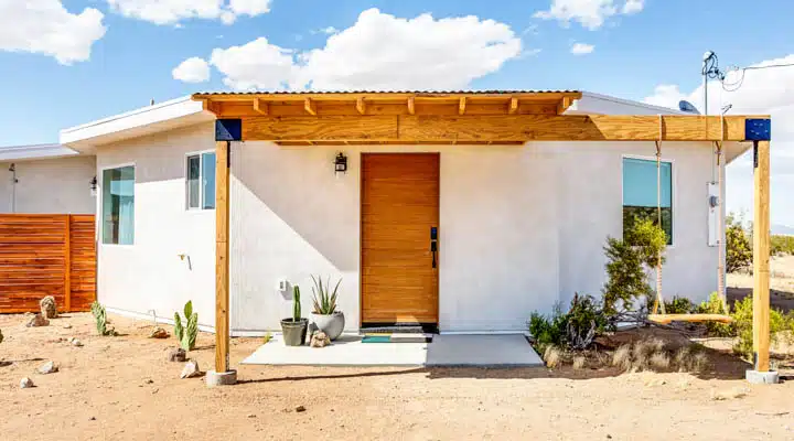 5J1A0780-720x400 A house that has a sign on the side of a building