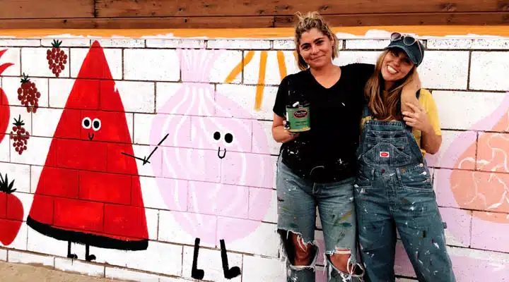 ACS_0246-720x400 Una persona de pie posando para la cámara