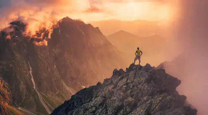 AdobeStock_371265713-720x400 A canyon with a mountain in the background