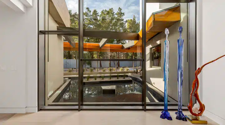 Armoniosa-143-720x400 A close up of a door