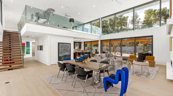 Armoniosa-149-720x400 A dining room table