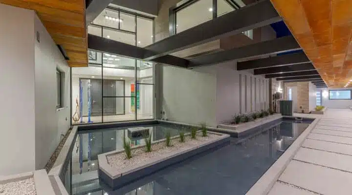 Armoniosa-207-720x400 A kitchen with a building in the background