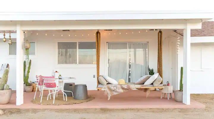 CJTD-218 A living room filled with furniture and a large window