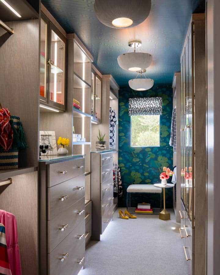 A room with a sink and a mirror