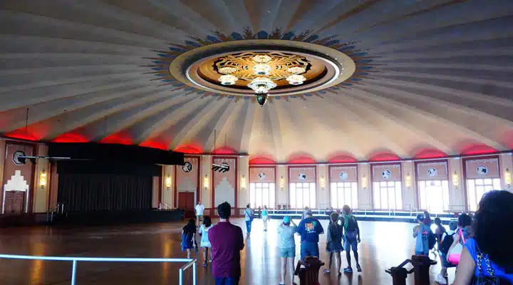 Casino-Ballroom A group of people in a room