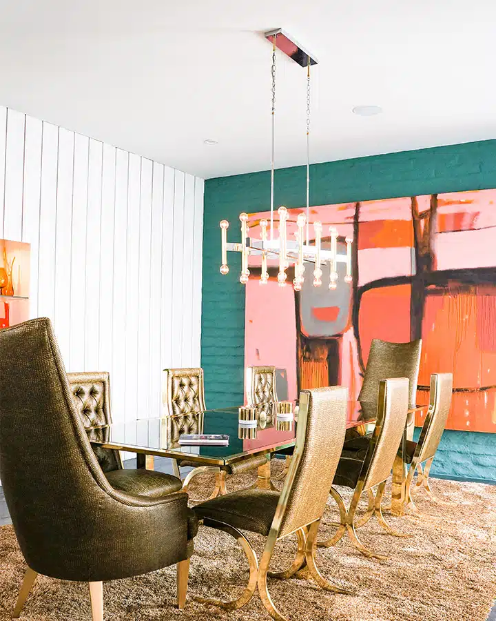 DSC01359_720x900 A chair in a room