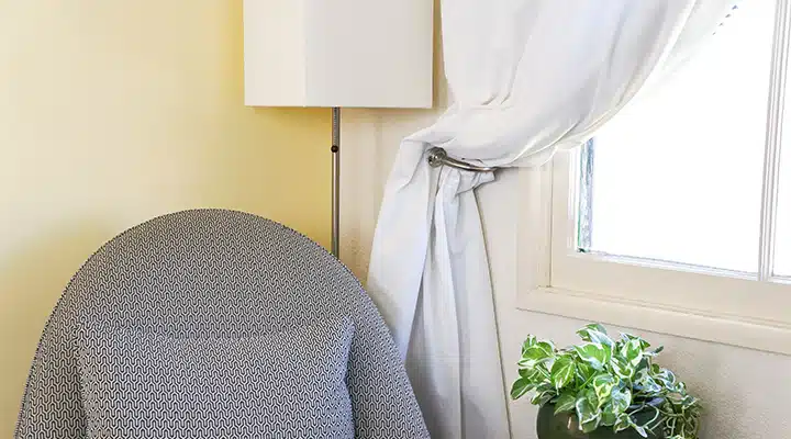 DSC02700-2-720x400 A cat sitting on top of a window