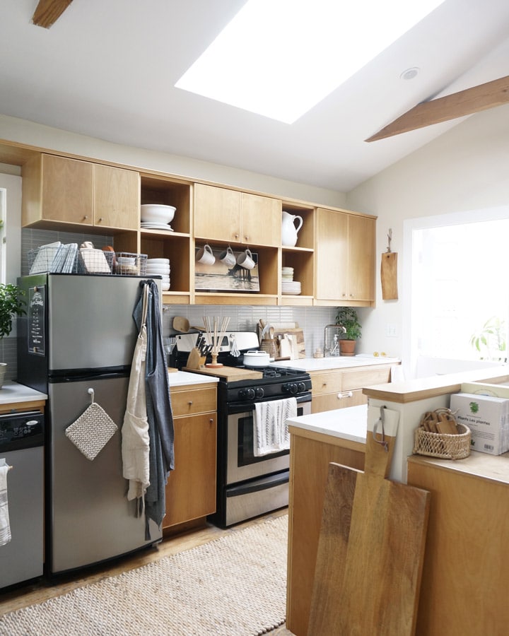 A kitchen with an island in the middle of a room