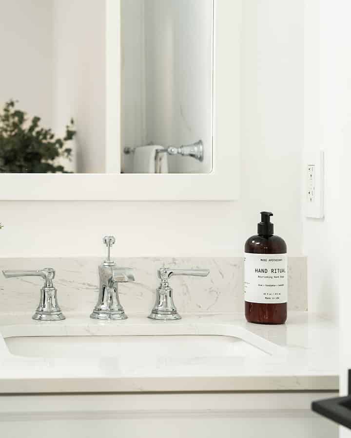 _DSC0654_720x900 A bottle of wine and a sink