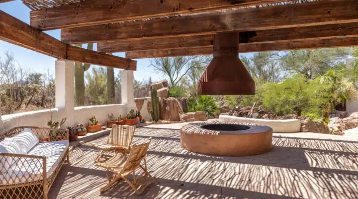 DSC_0444-720x400 A wooden picnic table