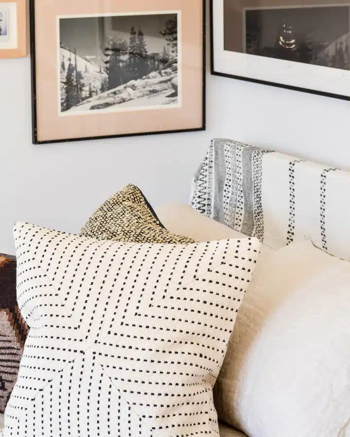 DSC_1795_Y-720x900 A pillow on a bed