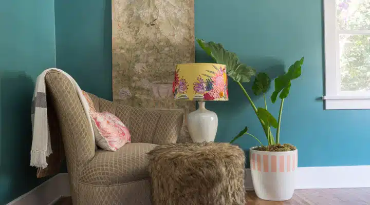 Dunn-Edwards_08312017-266 A room filled with furniture and a large window