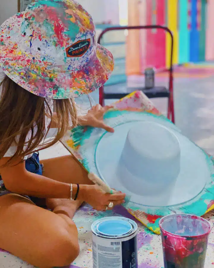 Processed with VSCO with au5 preset A woman sitting on a table