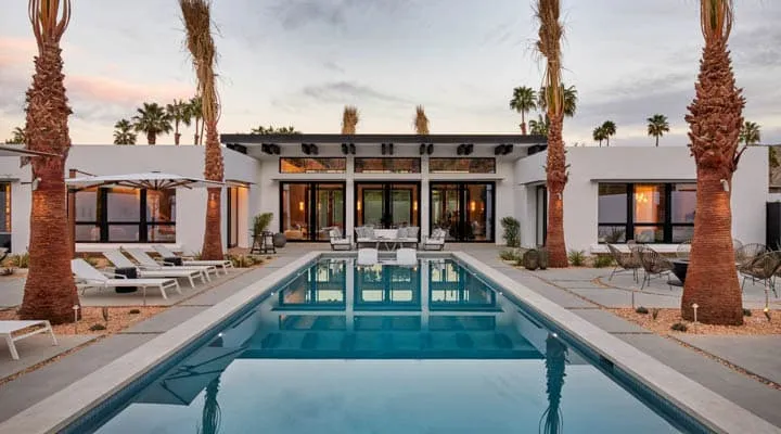 DunnEdwards_02282020_6526-720x400 A palm tree in front of a building