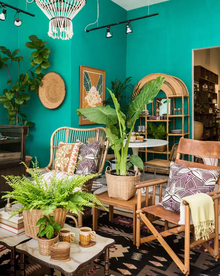 DunnEdwards_08162017-020 A dining room table