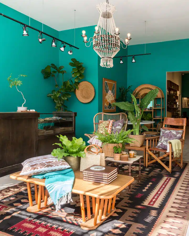 DunnEdwards_08162017-032 A dining room table