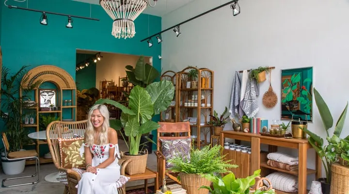 DunnEdwards_08162017-045 A room filled with furniture and a fireplace