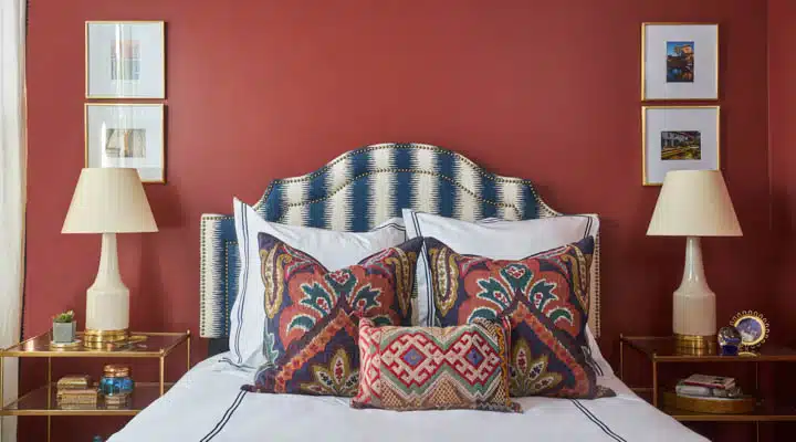 DunnEdwards_09262018_samantha_0514-720x400 A bedroom with a bed and a chair in a room