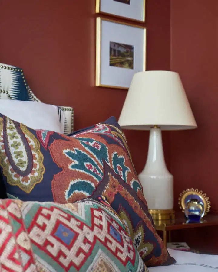 DunnEdwards_09262018_samantha_0558-720x900 A bedroom with a bed and a couch in a living room