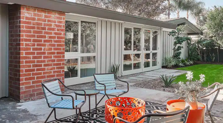 DunnEdwards_10312018_0930-720x400 A chair sitting in front of a brick building