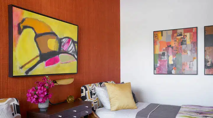 DunnEdwards_111520182105-720x400 A painting in a living room