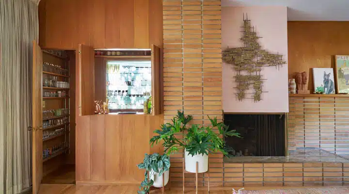 DunnEdwards_BelAir_112720181928-720x400 A room filled with furniture and a fire place