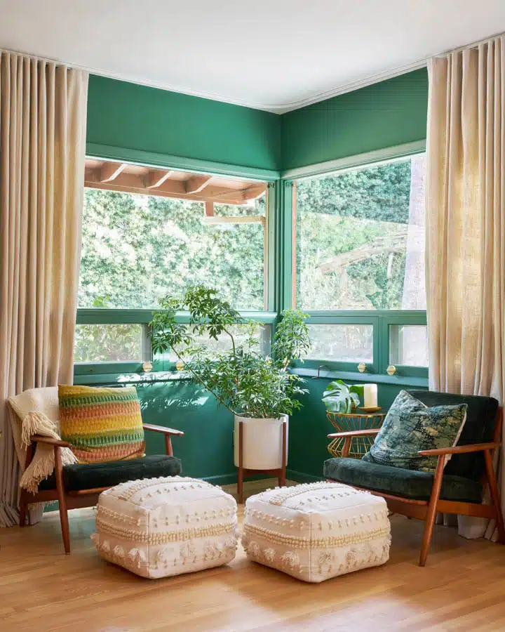 DunnEdwards_BelAir_112720186225-720x900 A living room filled with furniture and a large window