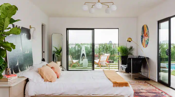 DunnEdwards_LosDiegos_100920_0173-720x400 A living room filled with furniture and a fire place