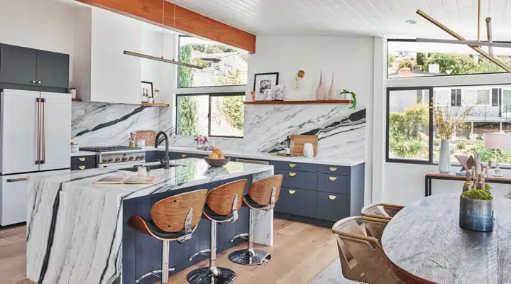 DunnEdwards_Raskind_052020190279-720x400 A kitchen with a table in a room