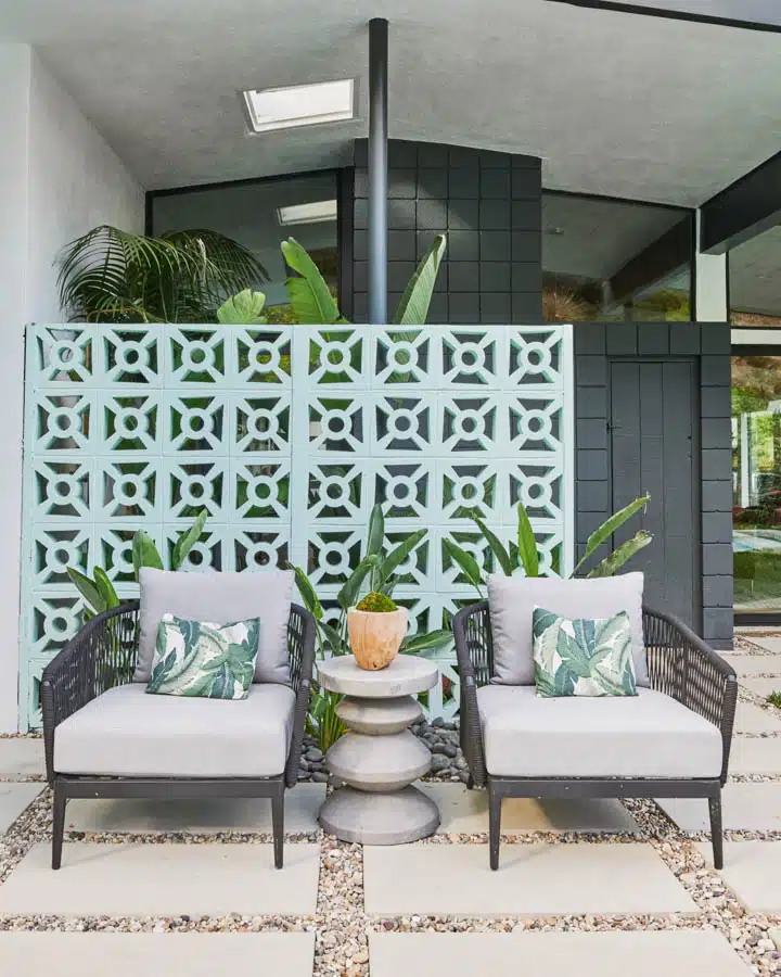 DunnEdwards_Raskind_052020190600-720x900 A dining room table