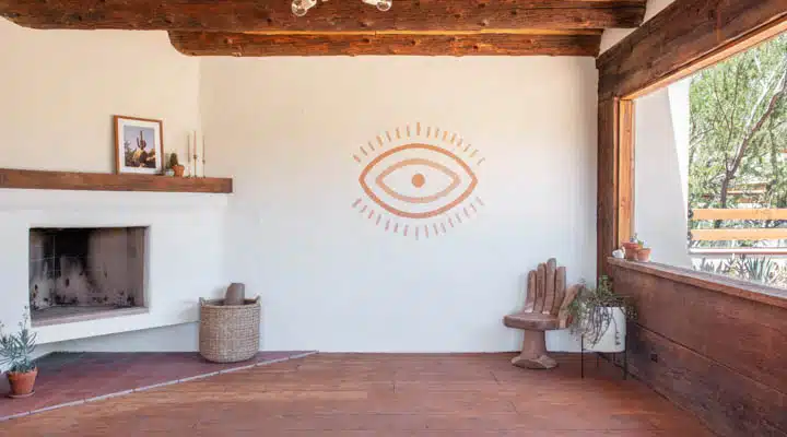 DunnEdwards_Tucson_05292019_0831-720x400 A room filled with furniture and a fire place