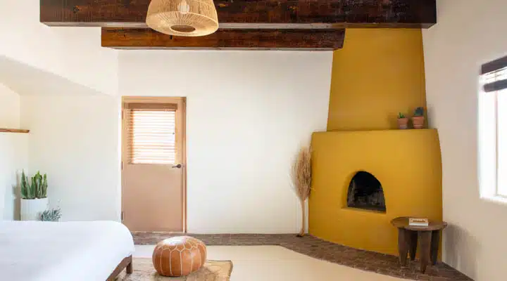 DunnEdwards_Tucson_05302019_1057-720x400 A bedroom with a bed and a mirror in a room