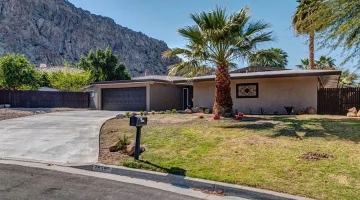 Ext_HPH-720x400 A sign on the side of a road