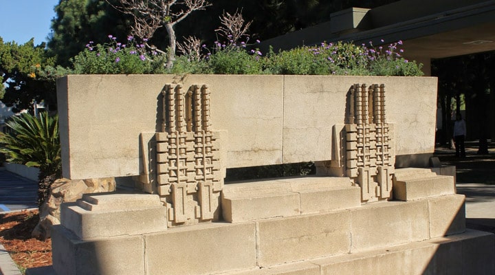 A stone building
