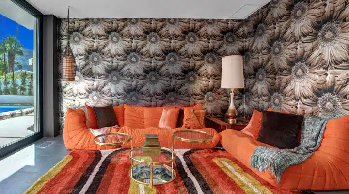 FAMILY_ROOM-720x400 A group of people sitting on a bed