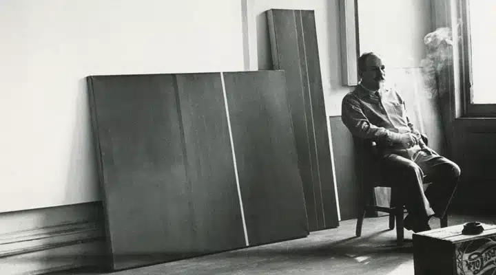 GettyImages-128606509_high Una persona sentada en una habitación