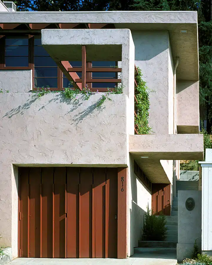 Grokowsky_ext1 A bench in front of a house